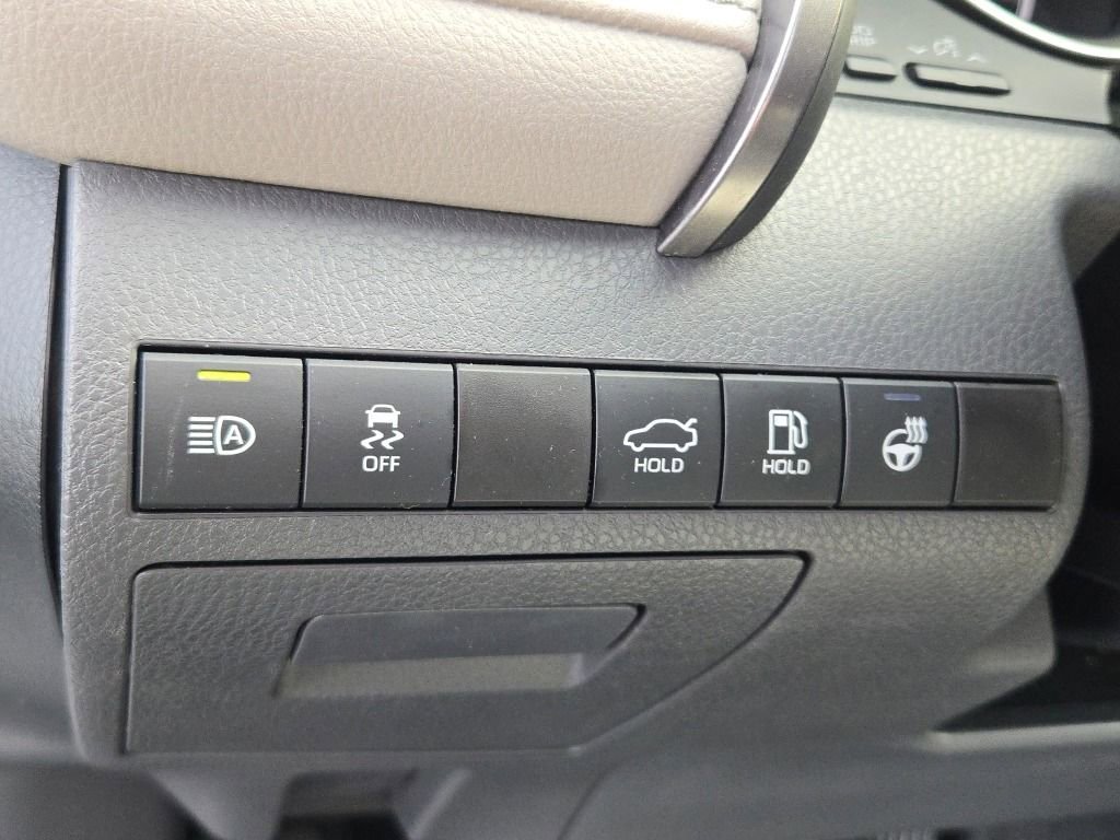 Used 2024 Silver Toyota Hybrid XLE image 22