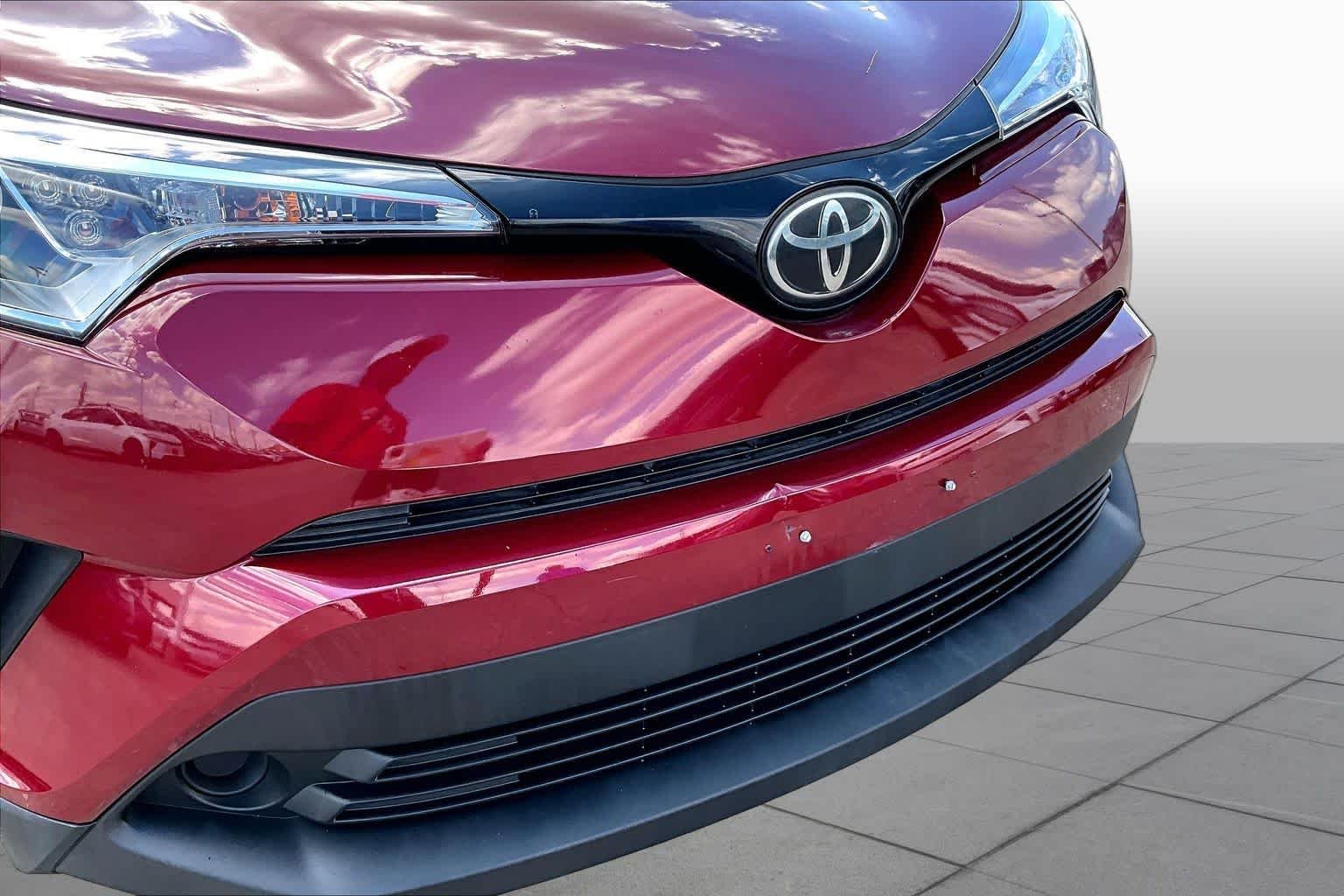 Used 2019 Ruby Flare Pearl w/Black Roof Toyota XLE image 30