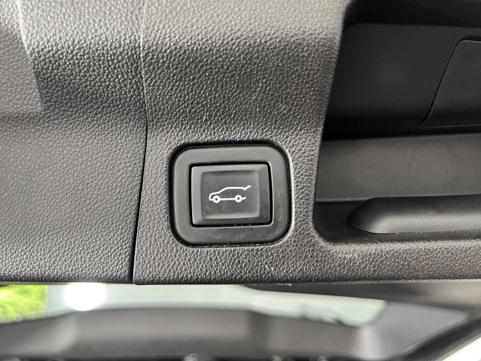 Used 2021 Ebony Twilight Metallic GMC SLE image 24