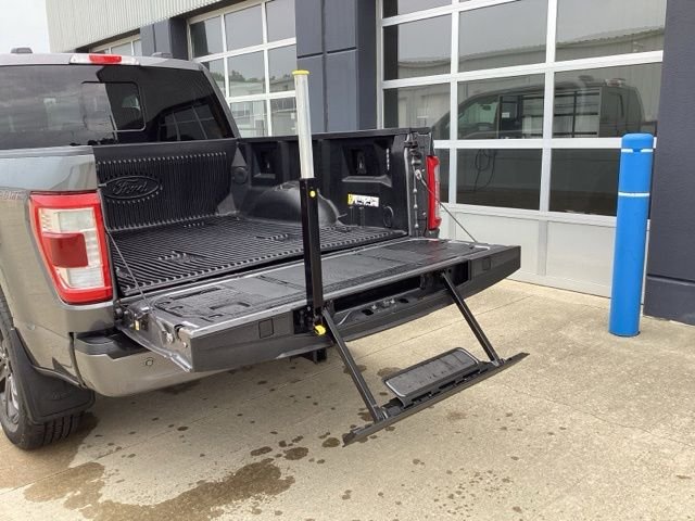 Certified Used 2022 Gray Metallic Ford Lariat image 16