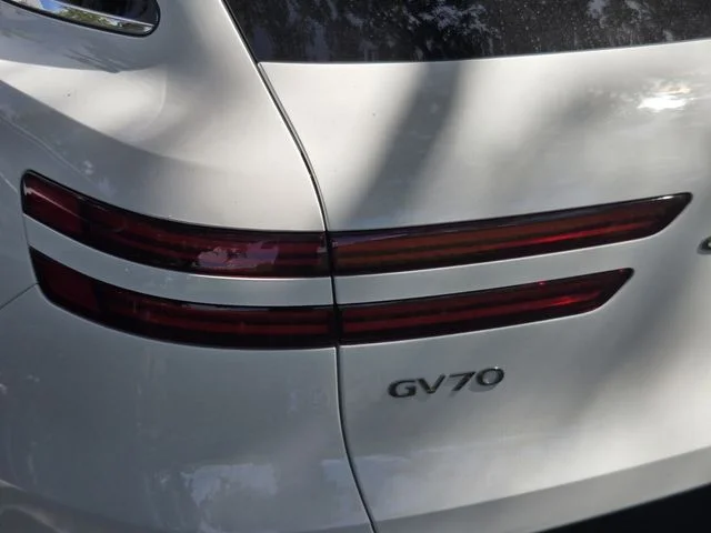 Used 2022 White Genesis 2.5T image 8