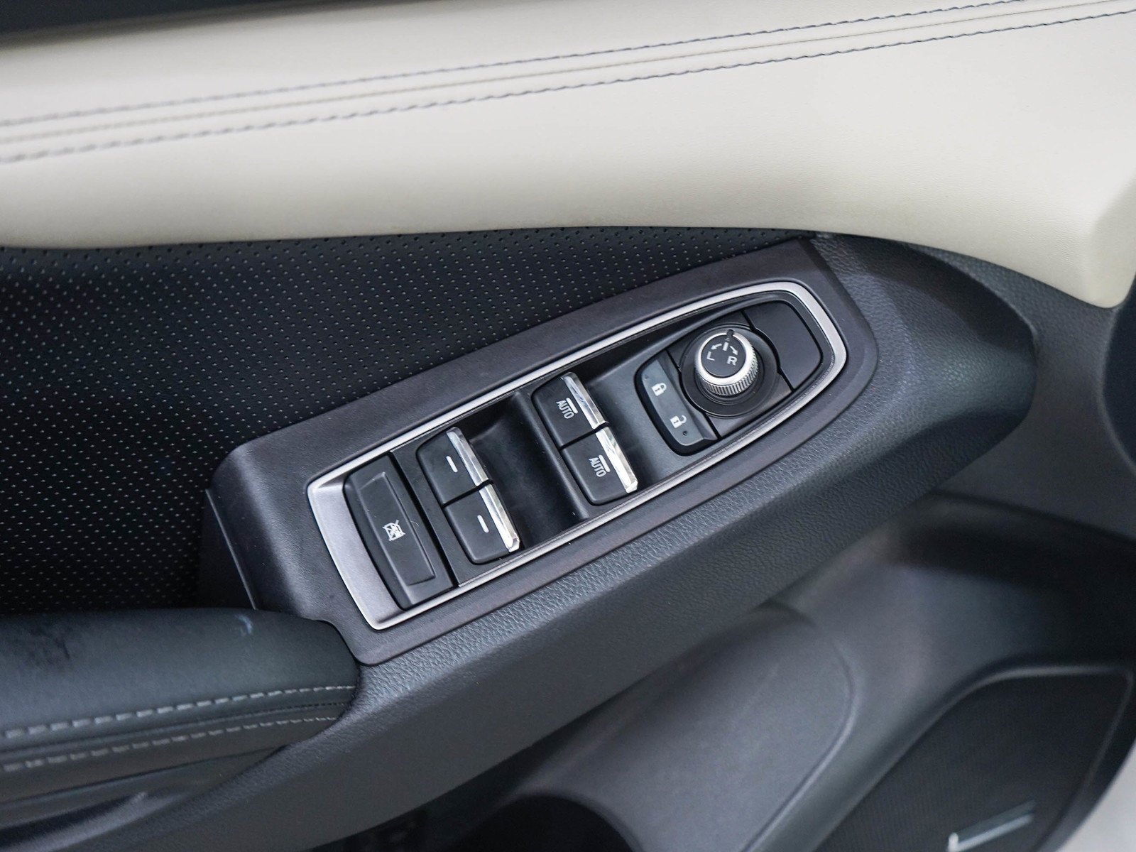 Used 2021 Crystal White Pearl Subaru Limited image 22