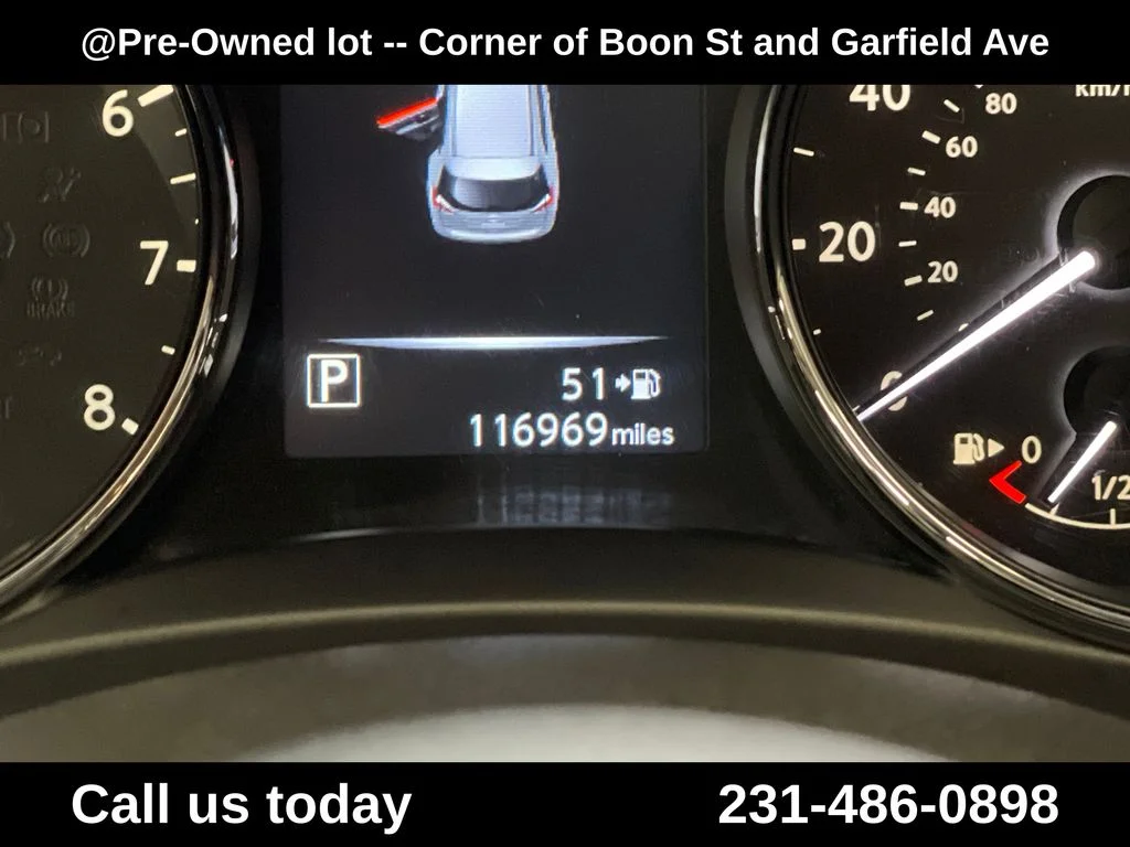 Used 2017  Nissan SL image 21