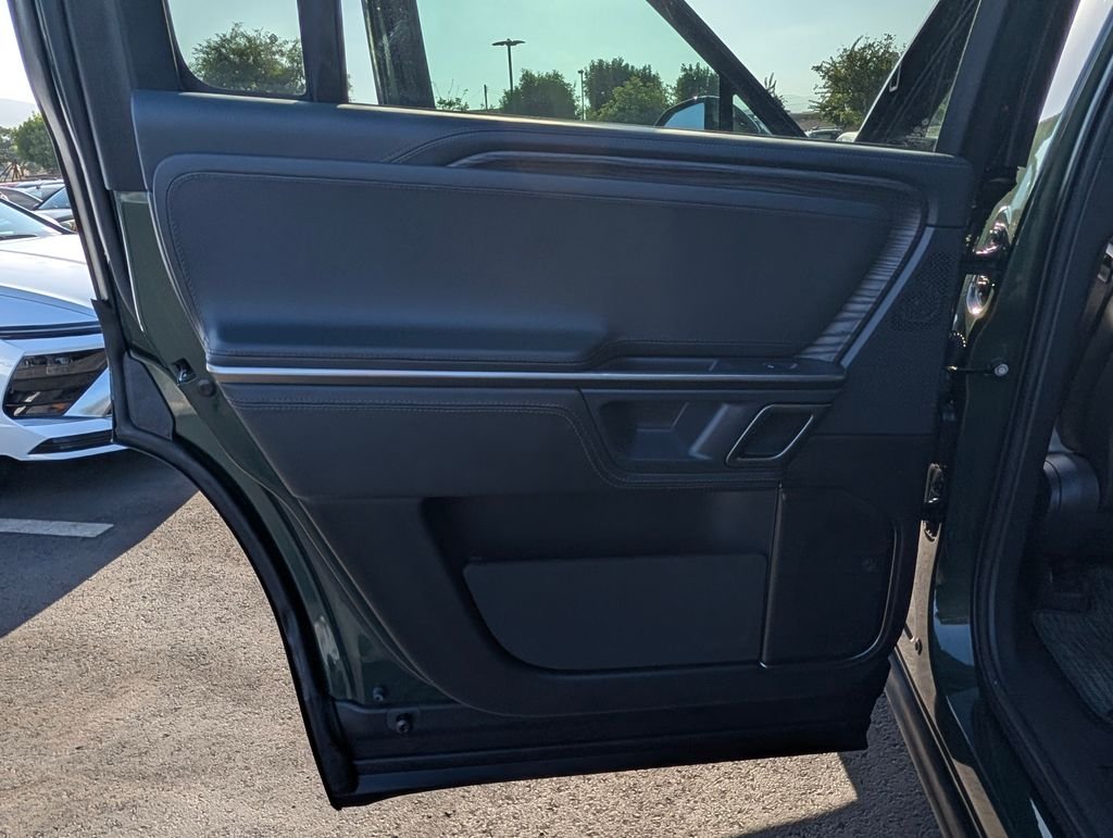 2024 Rivian R1S Adventure - Photo 16