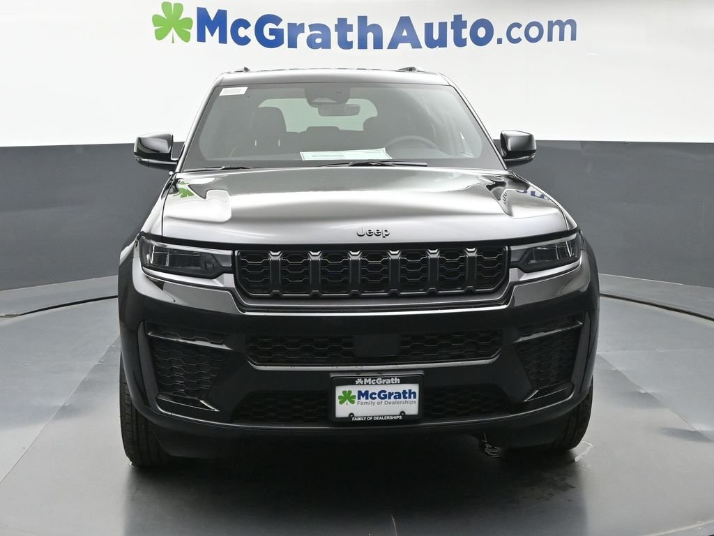 New 2026 Diamond Black Crystal Pearl-Coat Exterior Paint Jeep Altitude image 5