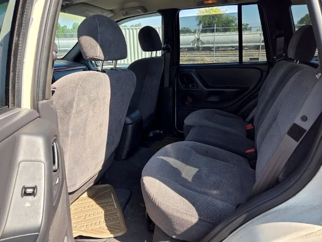 Used 1999 White Jeep Laredo image 10