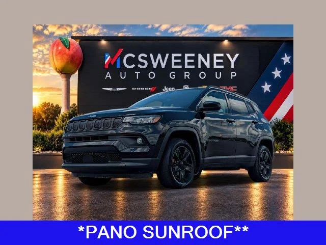Used 2022  Jeep Latitude image 1