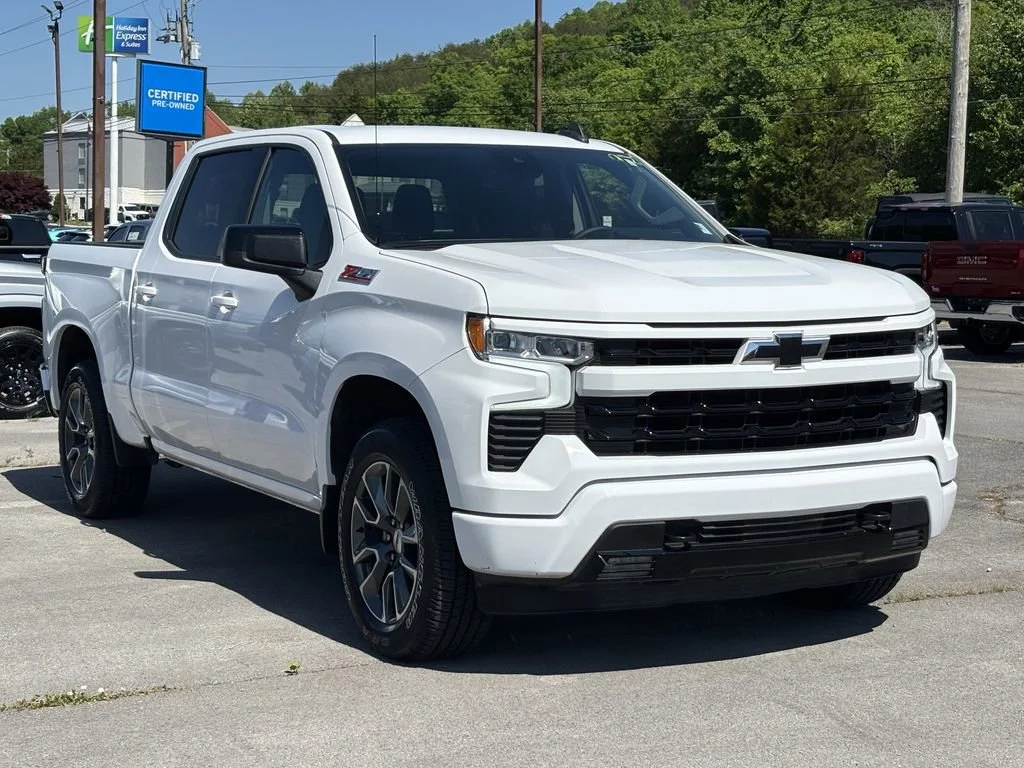 Used 2024 Summit White Chevrolet RST image 4