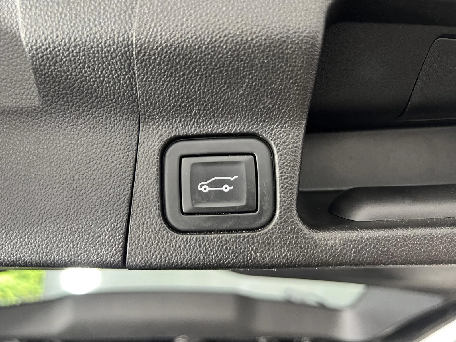 Used 2021 EBONY TWILIGHT METALLIC GMC SLE image 24