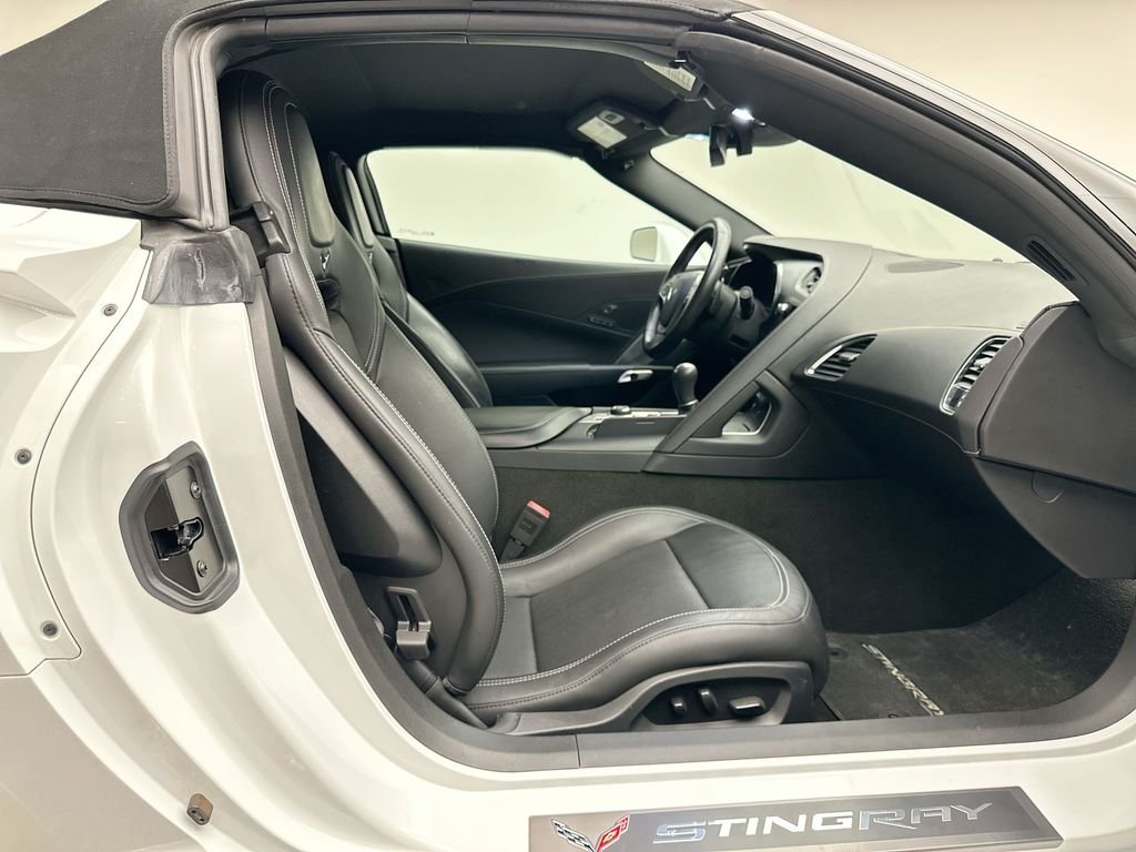 Used 2014 Arctic White Chevrolet Base image 18