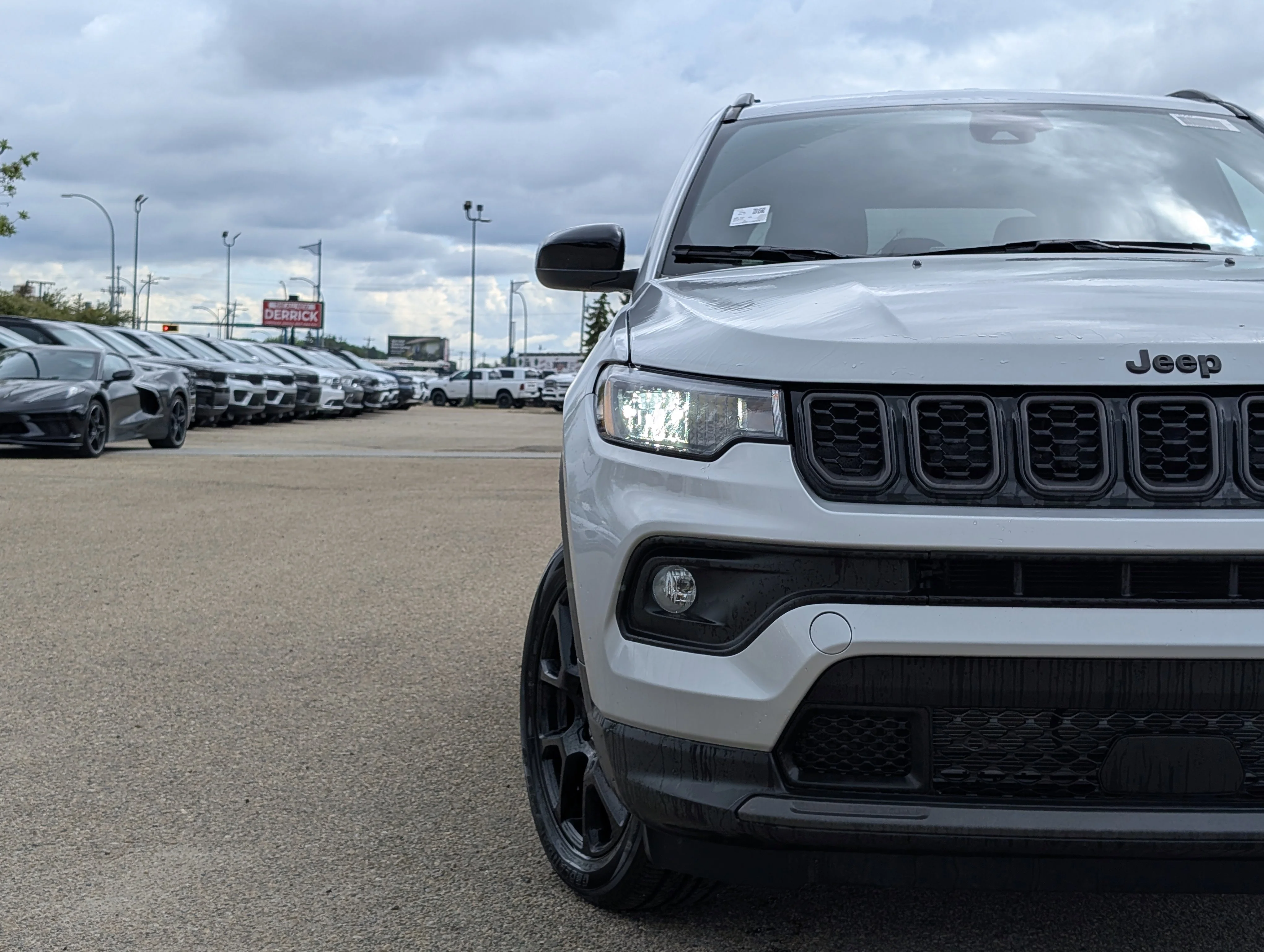 New 2026 Silver Zynith Metallic Jeep North image 11