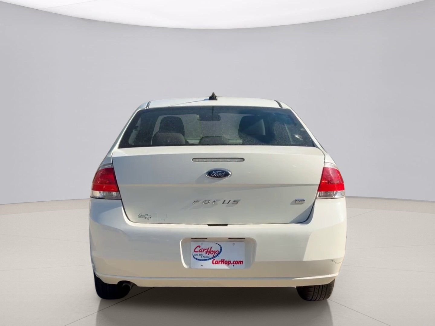 Used 2010 White Ford SE image 4