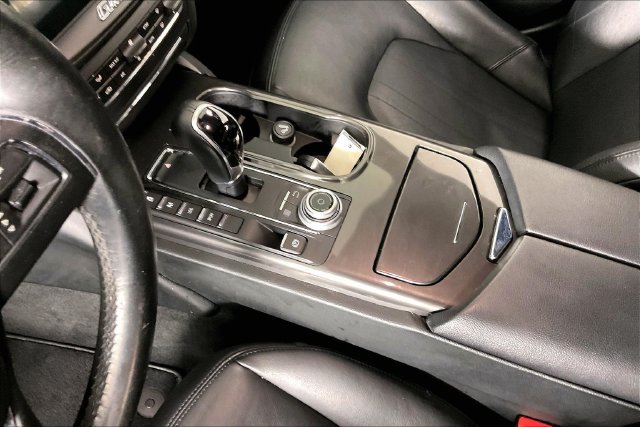Used 2017  Maserati Base image 15