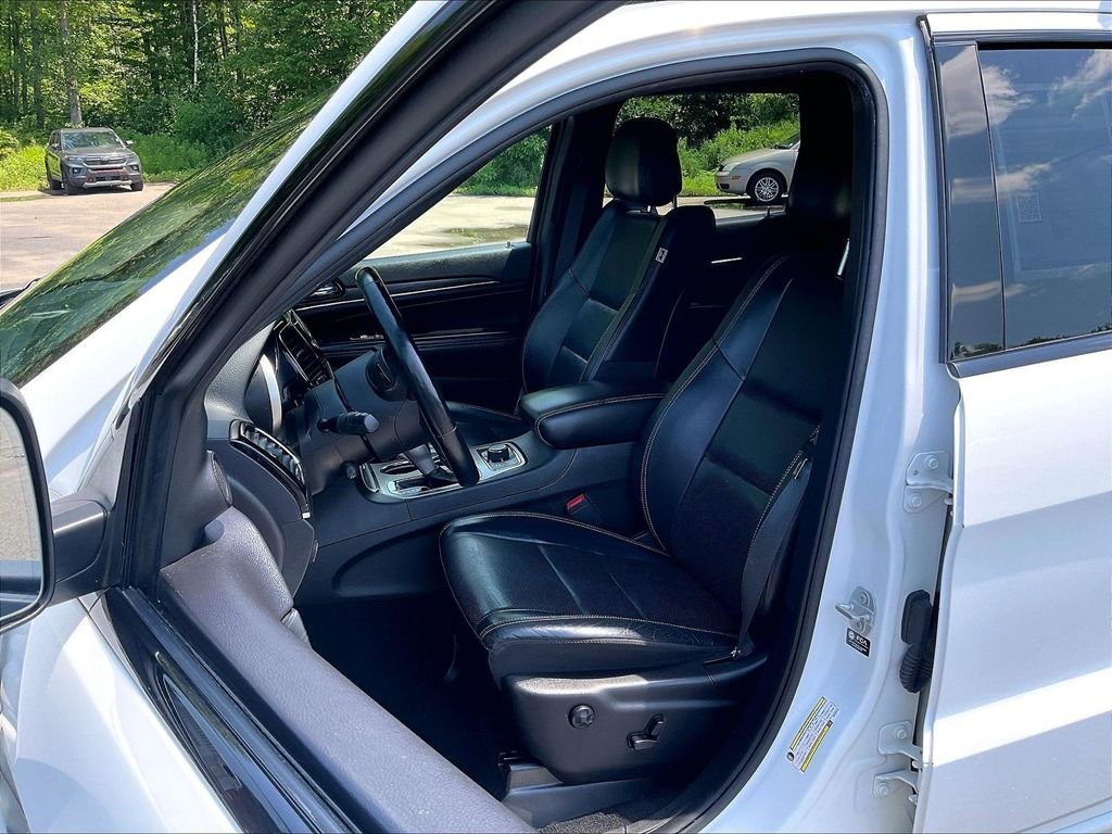 Used 2021 White Jeep Limited image 10
