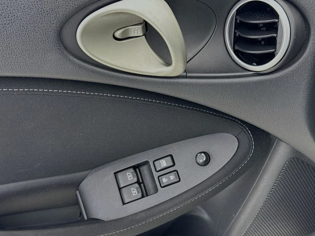 Used 2020 White Nissan Base image 20