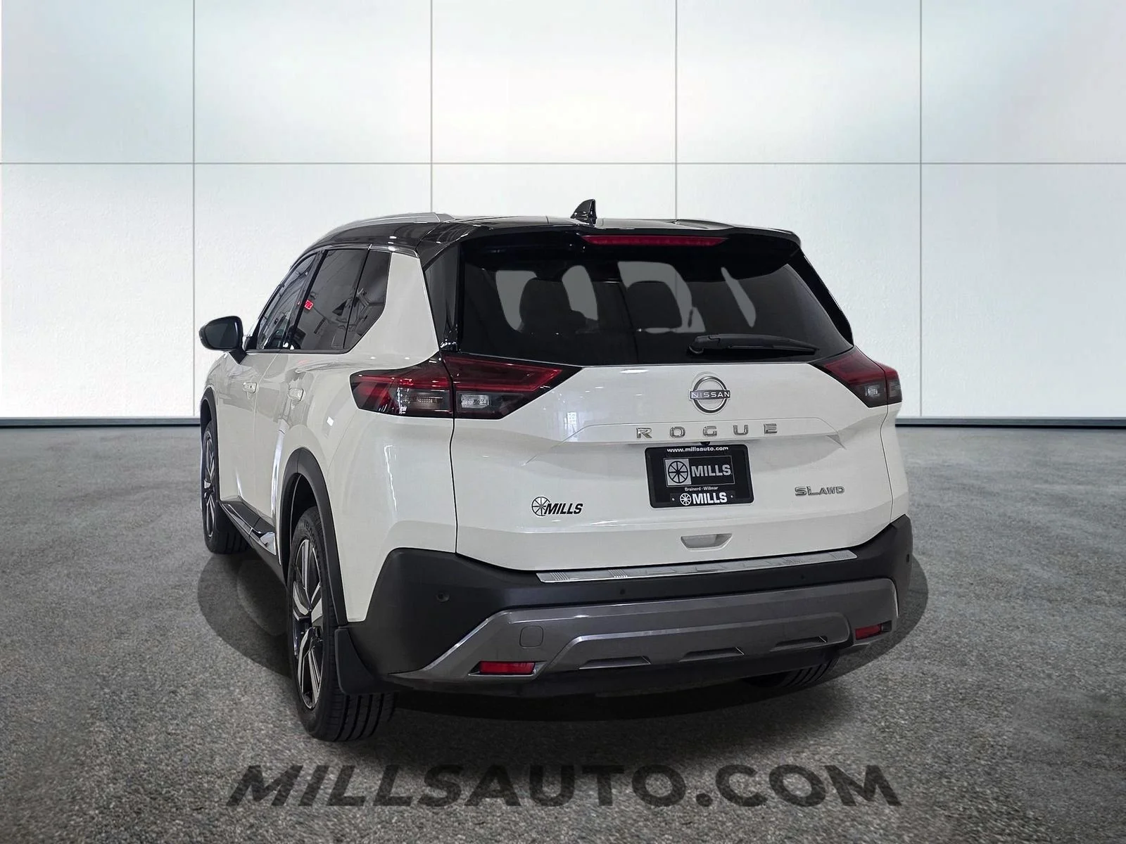 Used 2023 White Nissan SL image 5
