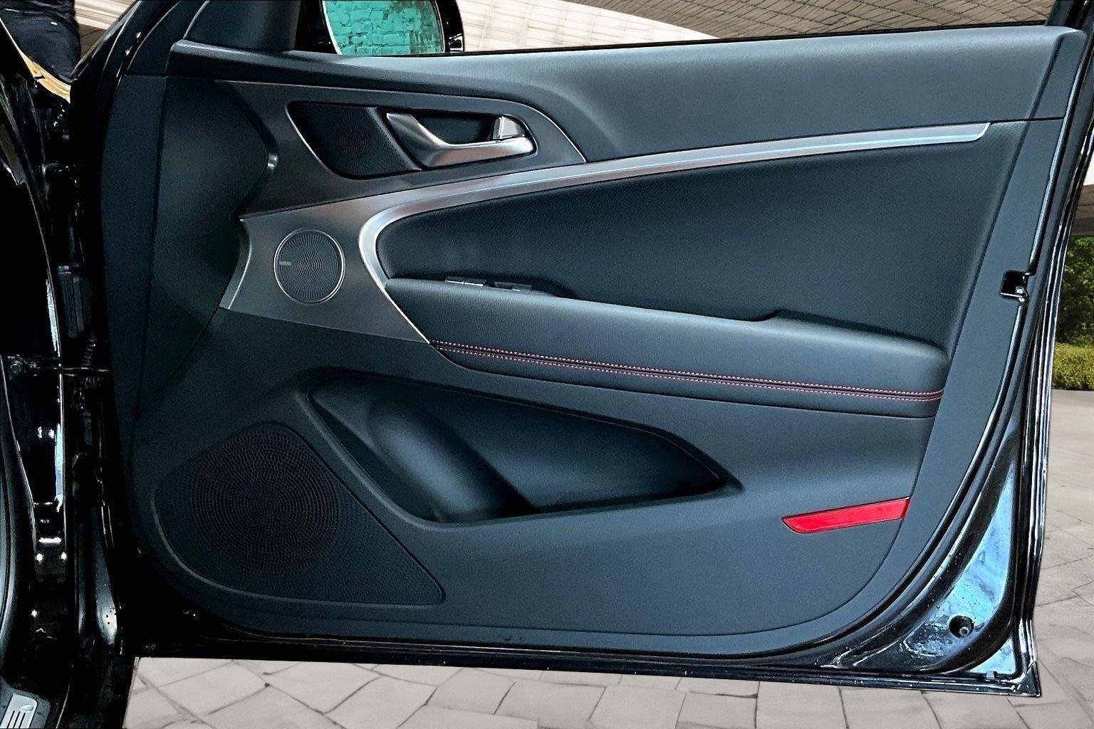 New 2026 Vik Black Genesis 3.3T SPORT PRESTIGE image 13