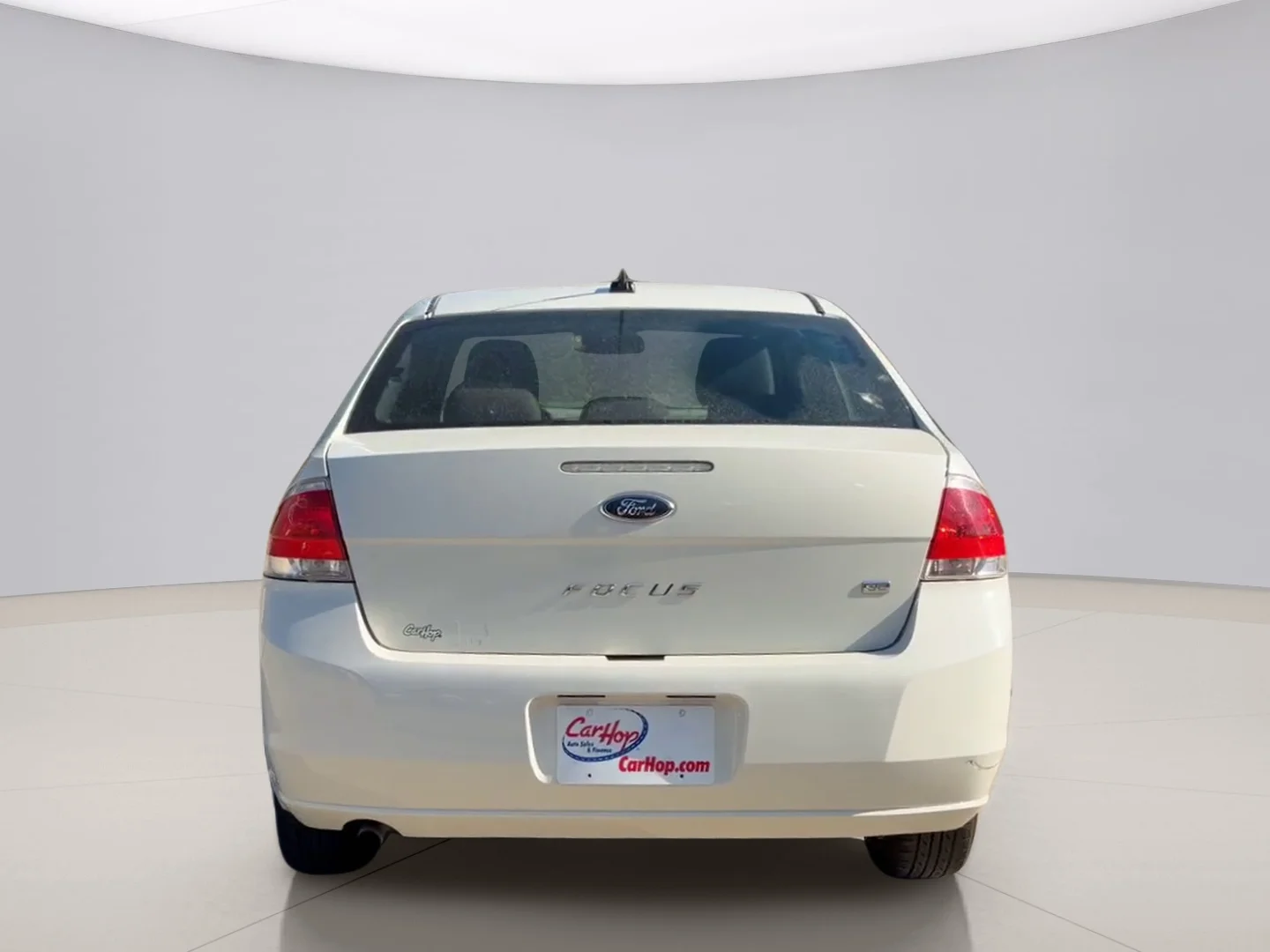 Used 2010 White Ford SE image 4
