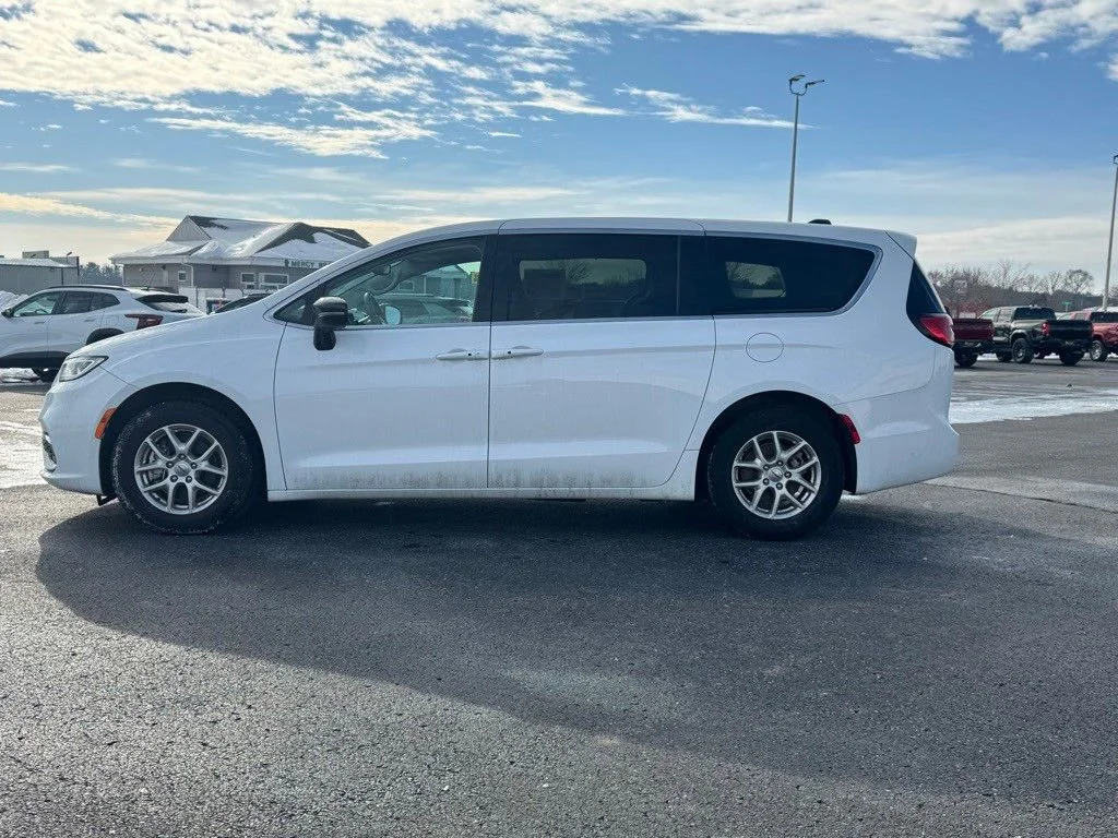 2024 Chrysler Pacifica Touring L - Photo 15