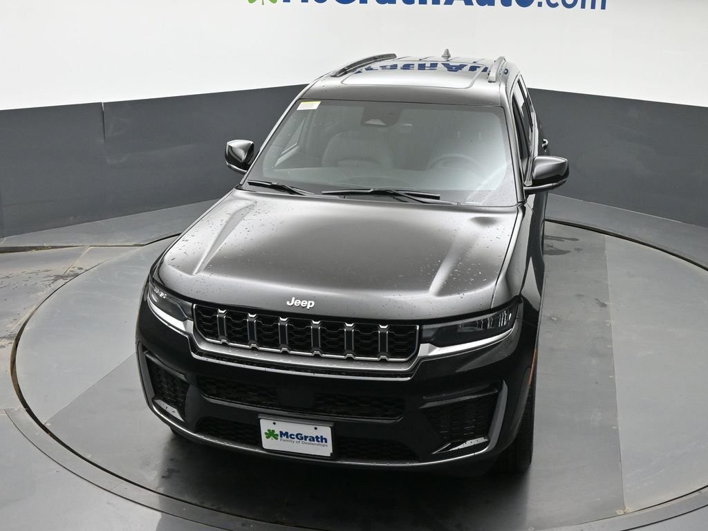 New 2026 Diamond Black Crystal Pearlcoat Jeep Limited image 29