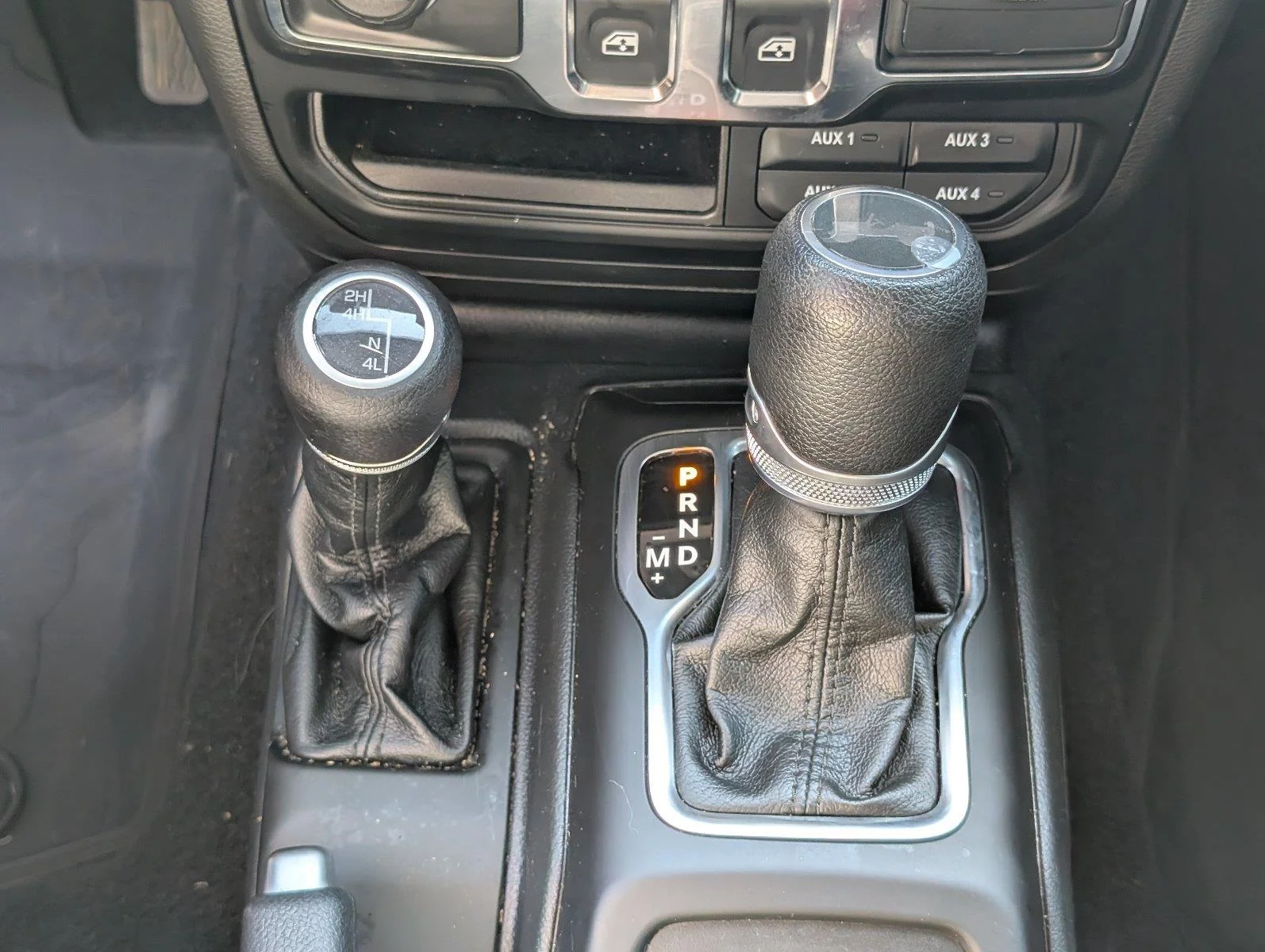 Used 2023 Hydro Blue Pearlcoat Jeep Sport S image 25