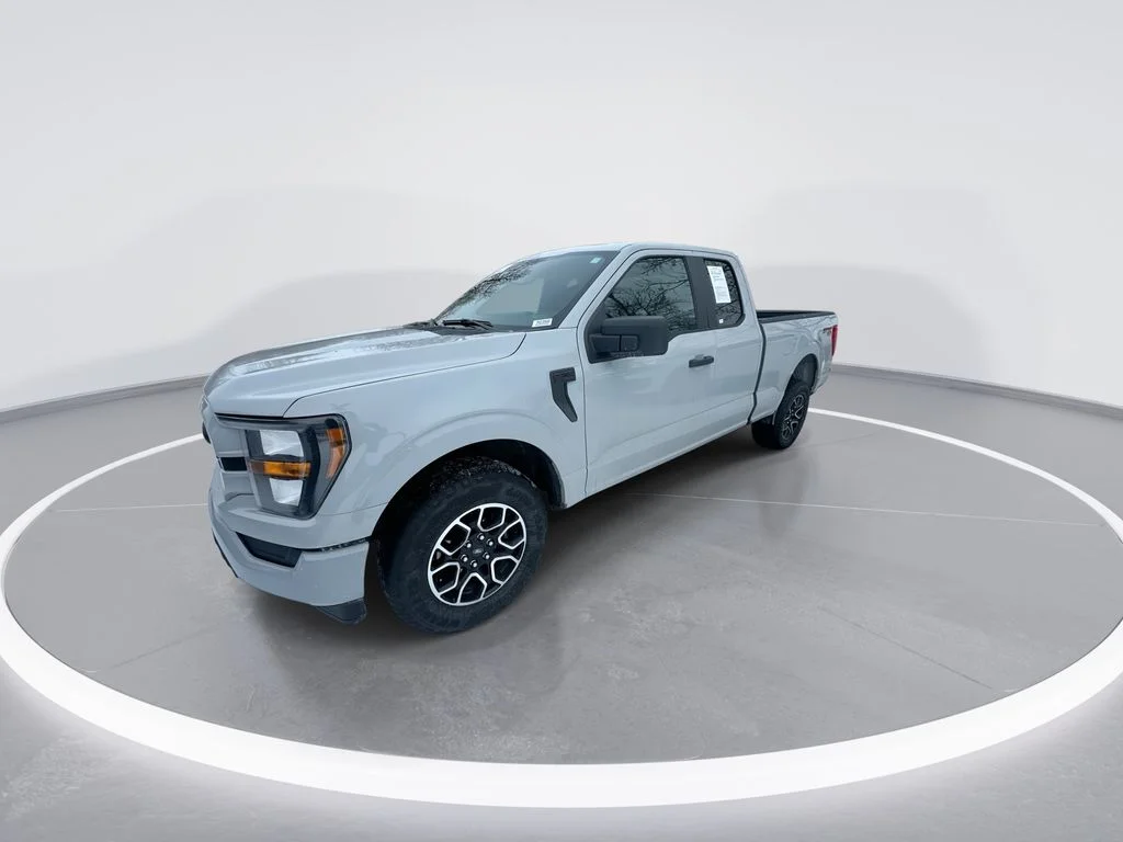 Used 2023 White Ford XL image 4