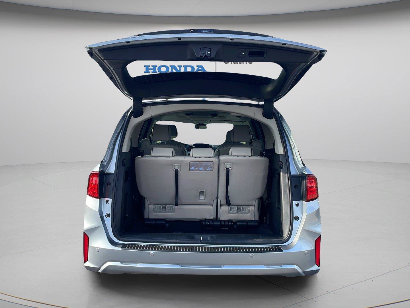 Certified Used 2026 Solar Silver Metallic Honda Touring image 54