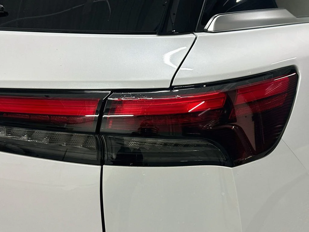Certified Used 2026 White INFINITI LUXE image 34