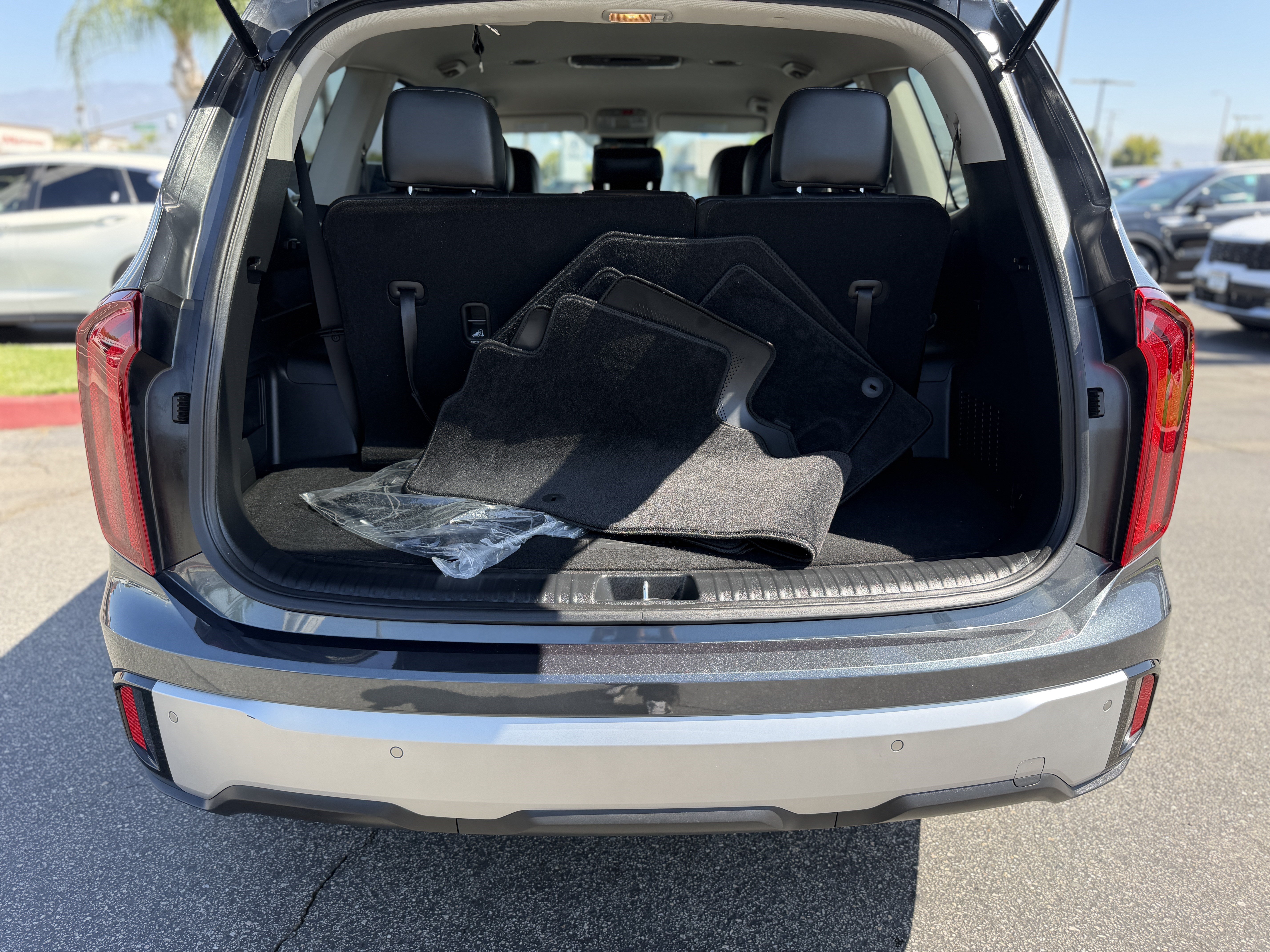 Certified Used 2024 Gravity Gray Kia LX image 10