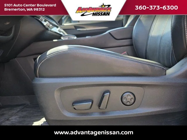 Used 2022 Majestic White INFINITI LUXE image 12