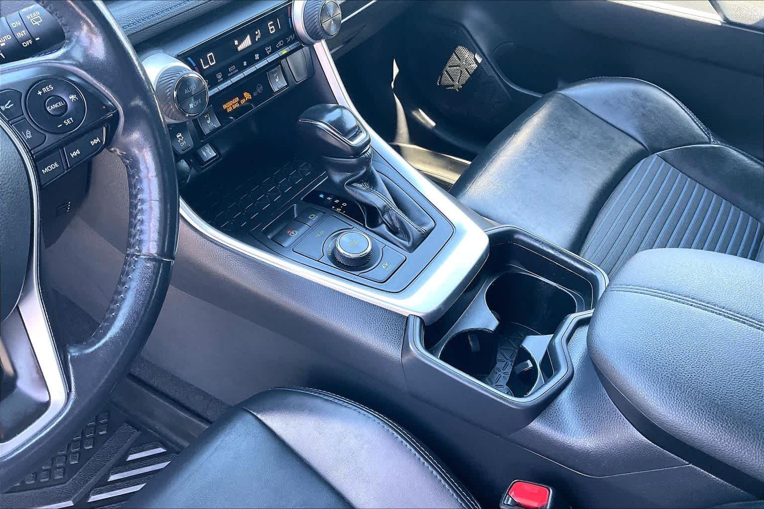 Used 2019 Blizzard Pearl w/Black Roof Toyota Hybrid XSE image 17