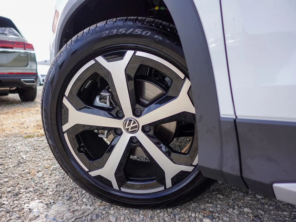 New 2026 Pure White Volkswagen 2.0T SE image 10