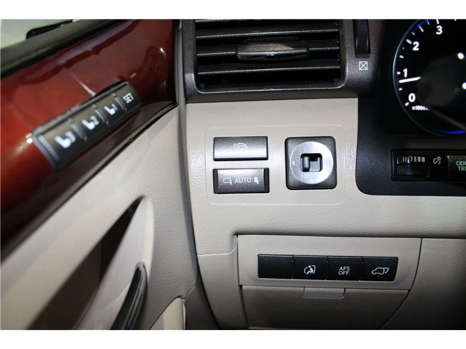 2011 Lexus LX 570 - Photo 34