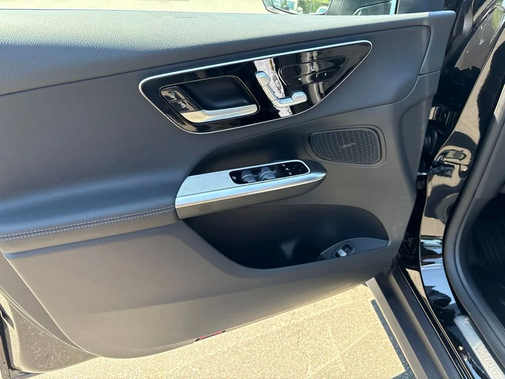 New 2027 Obsidian Black Metallic Mercedes-Benz GLC 300 image 42