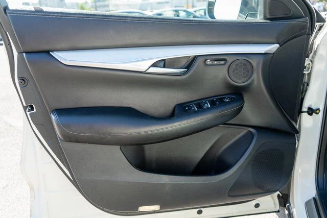Used 2019 White INFINITI ESSENTIAL image 19