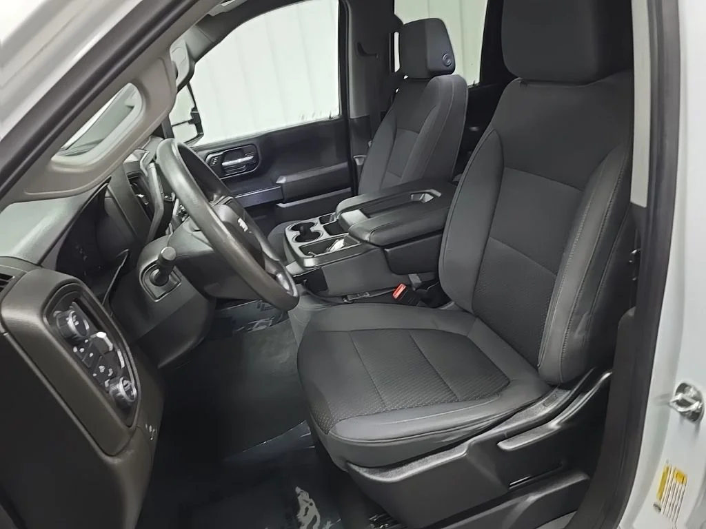Used 2021 White Chevrolet Custom image 29