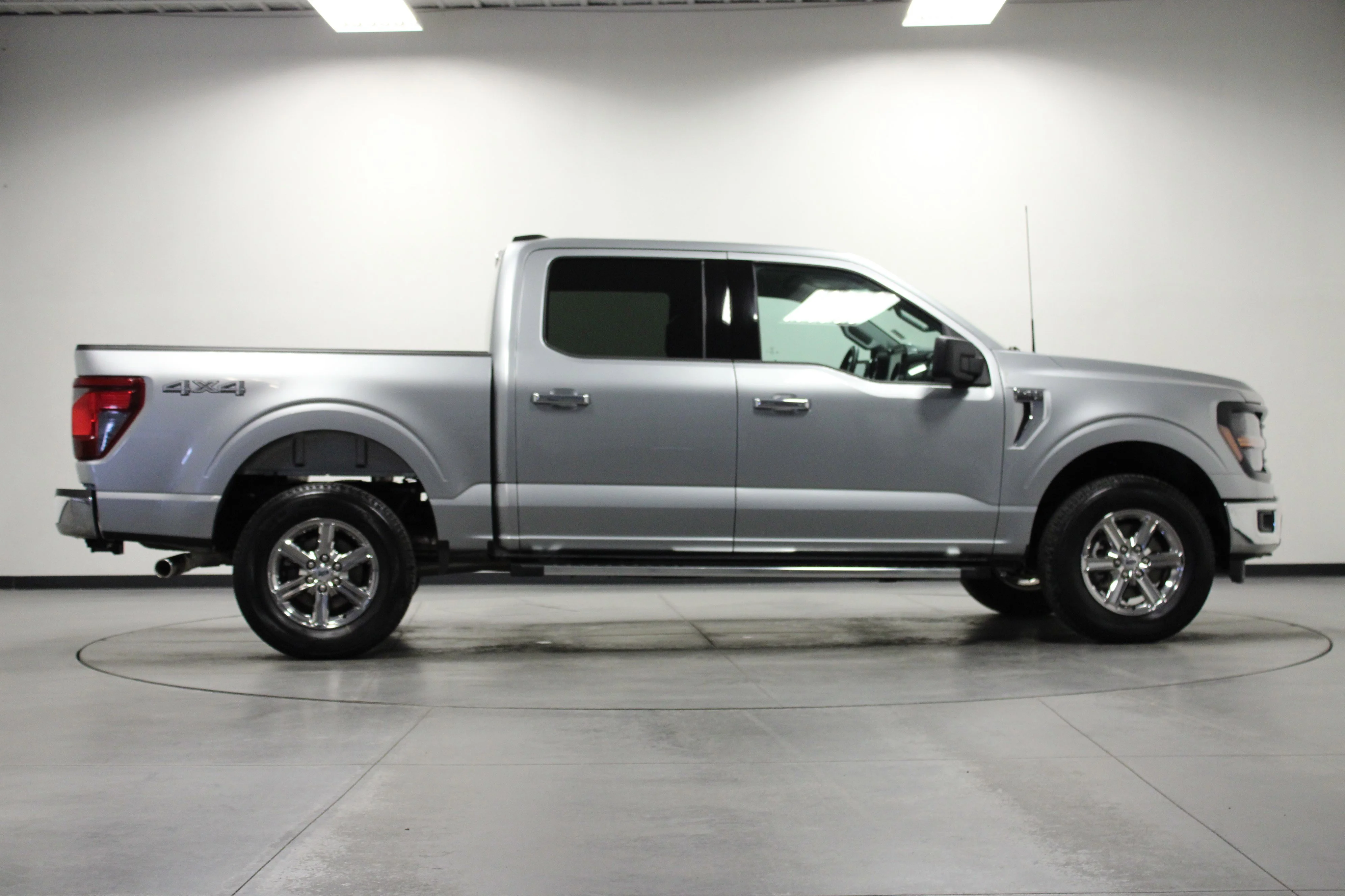 Used 2025 Iconic Silver Metallic Ford XLT image 3