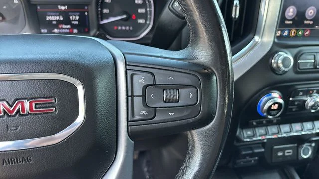Used 2020 White GMC SLT image 24