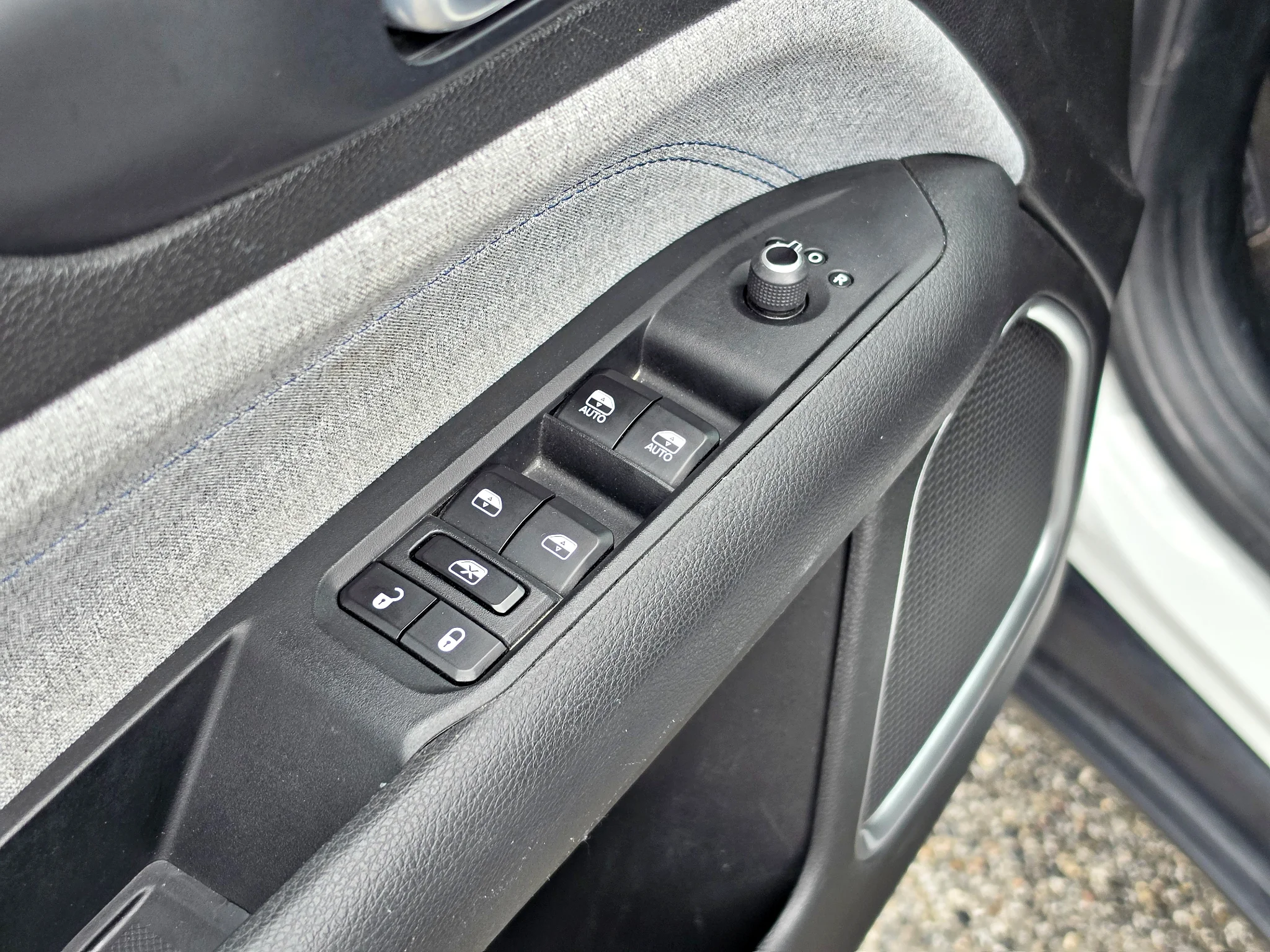 Used 2024 Bright White Clearcoat Jeep Latitude image 20