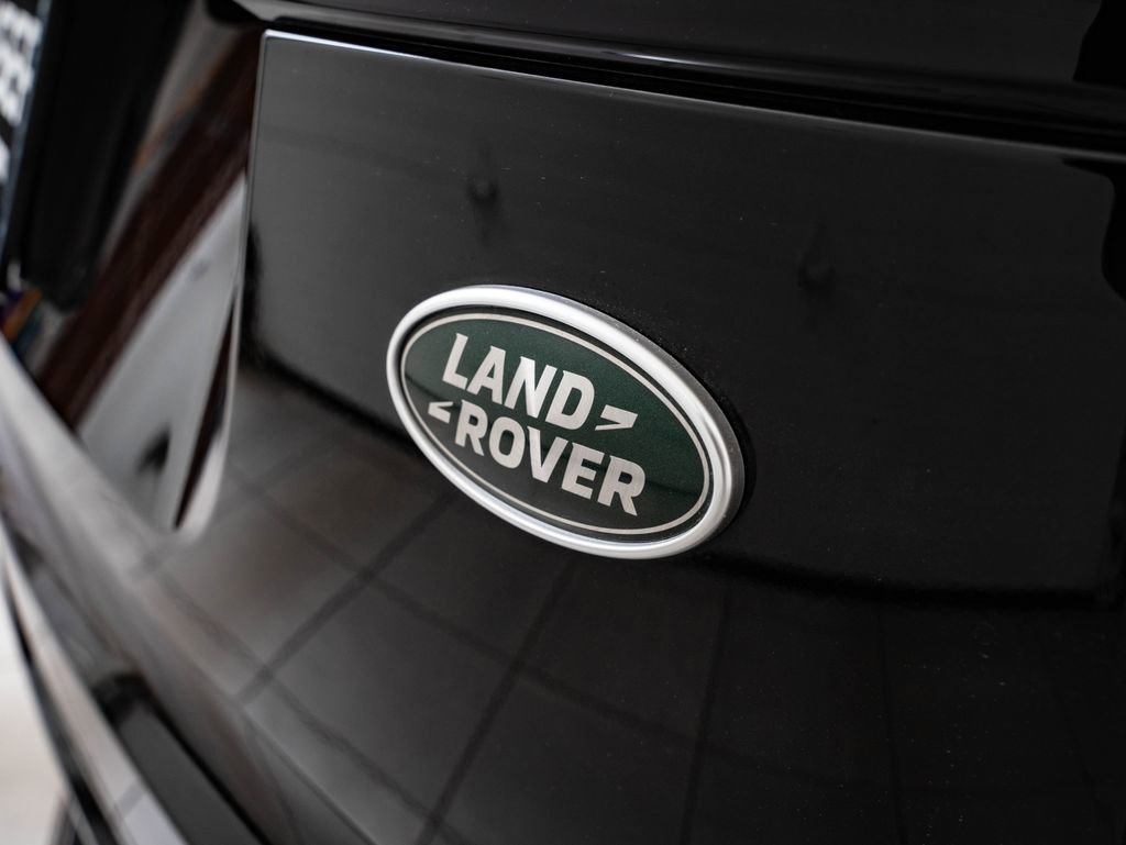 Used 2019 Santorini Black Metallic Land Rover R-Dynamic SE image 18