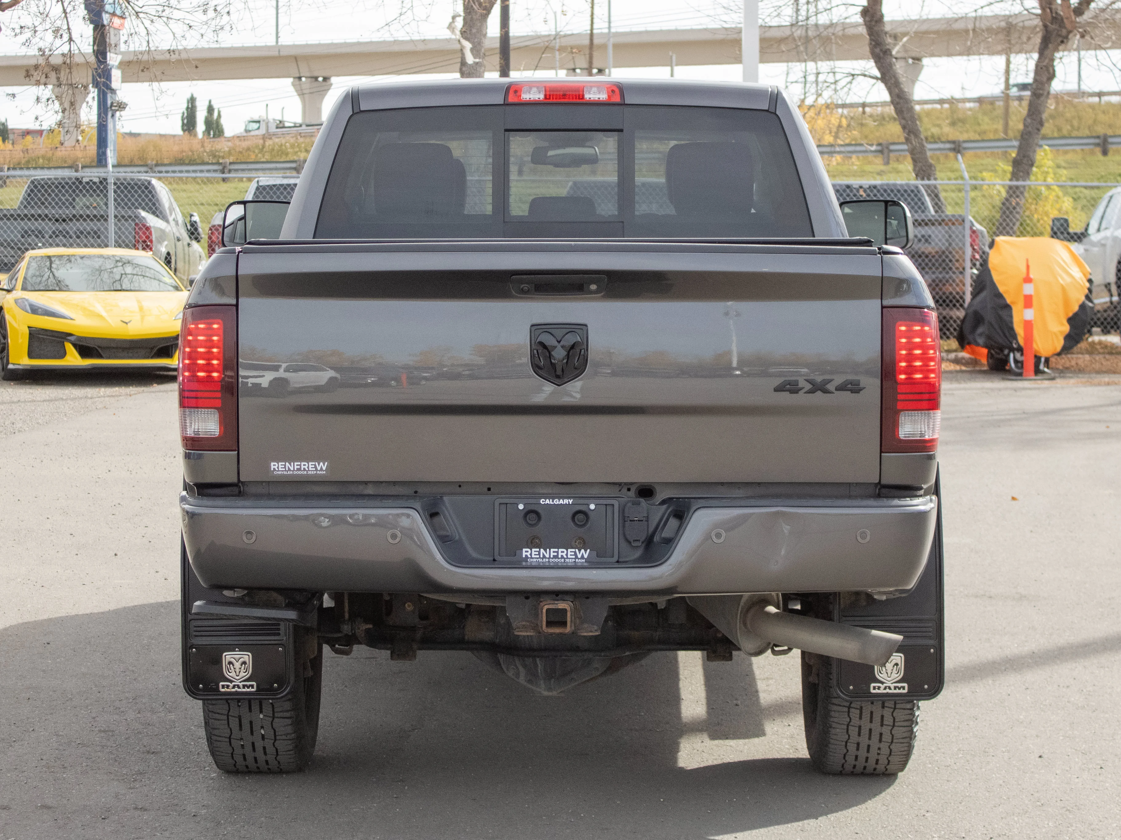 Used 2017 Grey RAM Laramie* Crew Cab 4x4, Sport Appearance Group, Heated/Ventilated Seats, Alpine Audio image 14