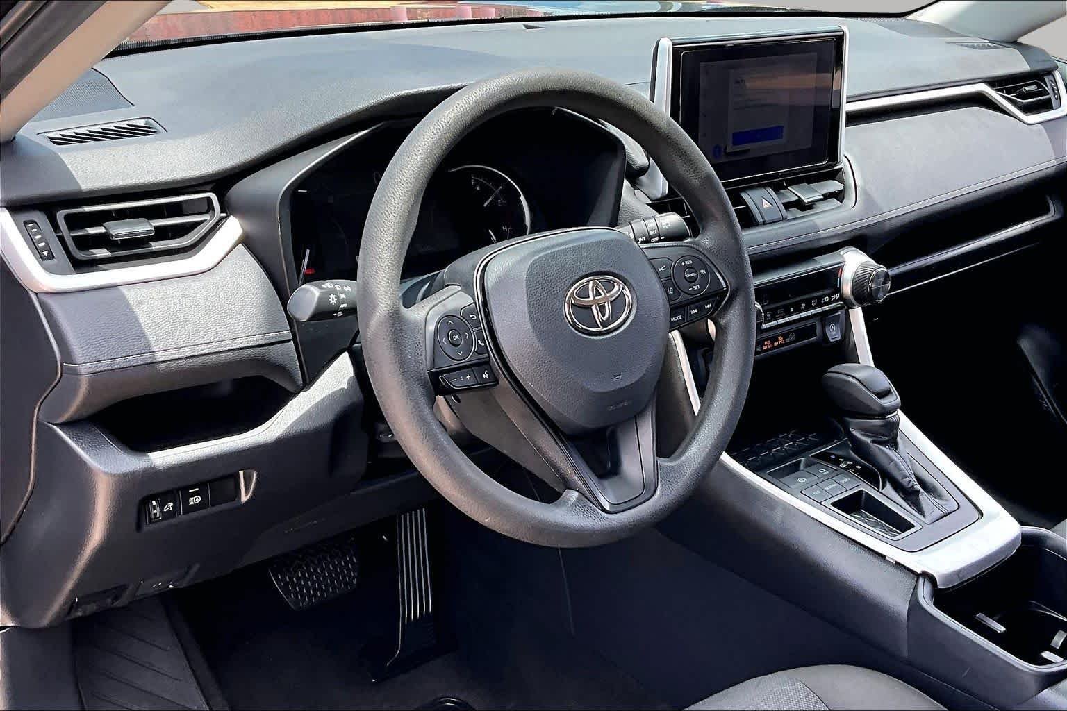 2023 Toyota RAV4 XLE - Photo 17