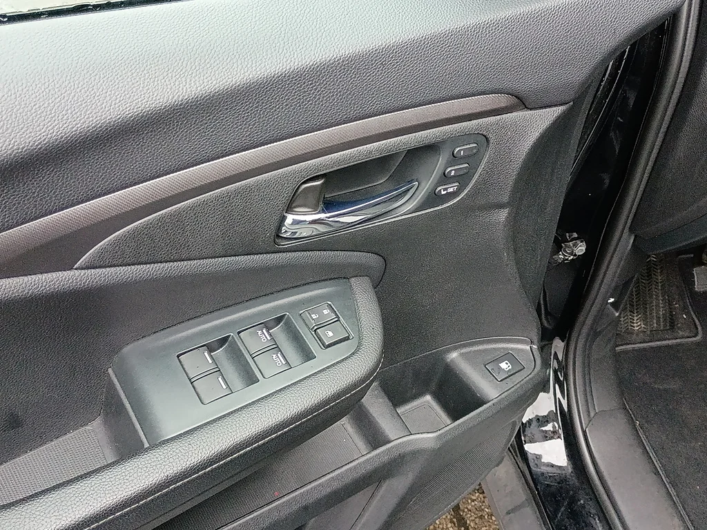 Certified Used 2023 Crystal Black Pearl Honda RTL image 16