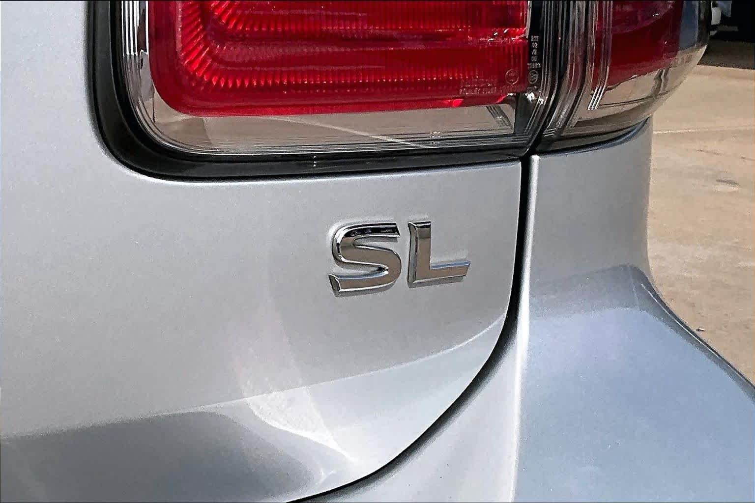 Used 2017 Brilliant Silver Nissan SL image 30