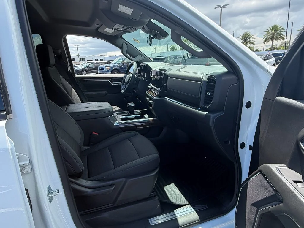 Used 2023 SUMMIT WHITE GMC Elevation image 18