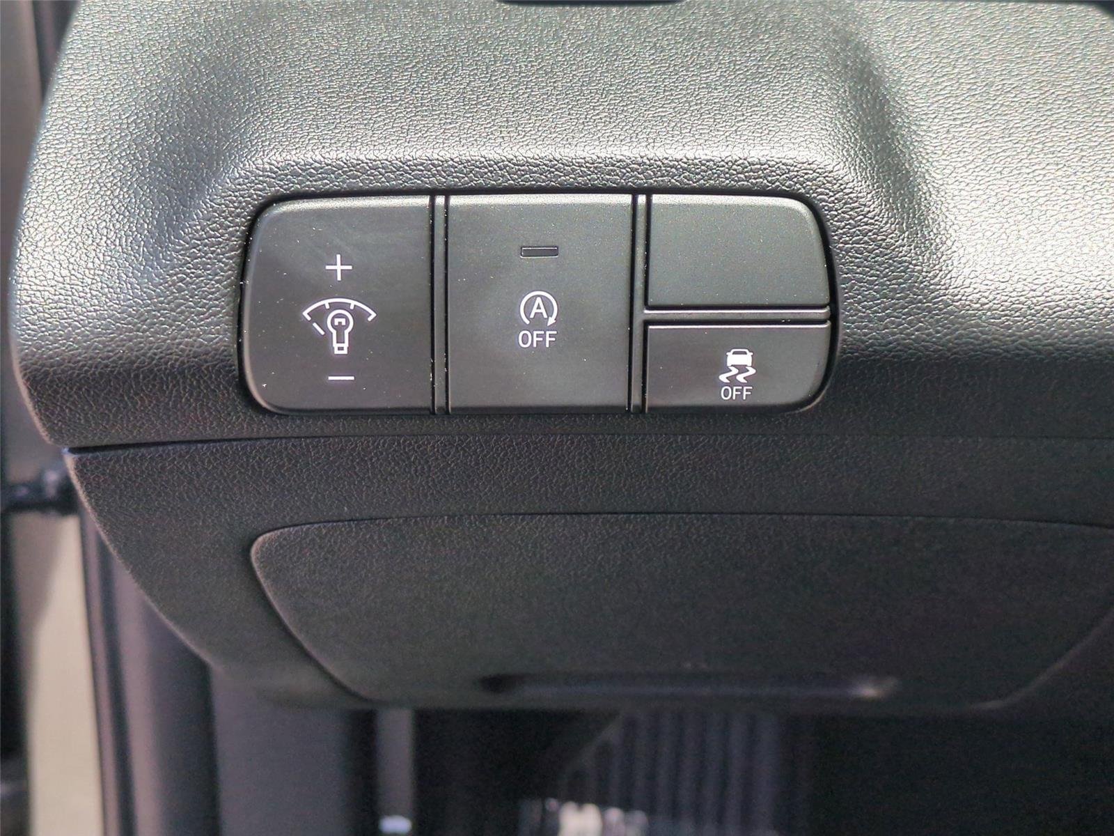Used 2025 Amazon Gray Hyundai SE image 23