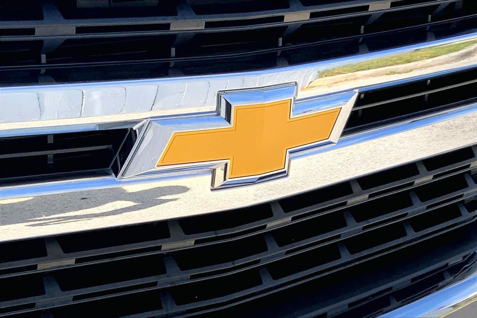 Used 2020 HAVANA BROWN METALLIC Chevrolet LT image 32