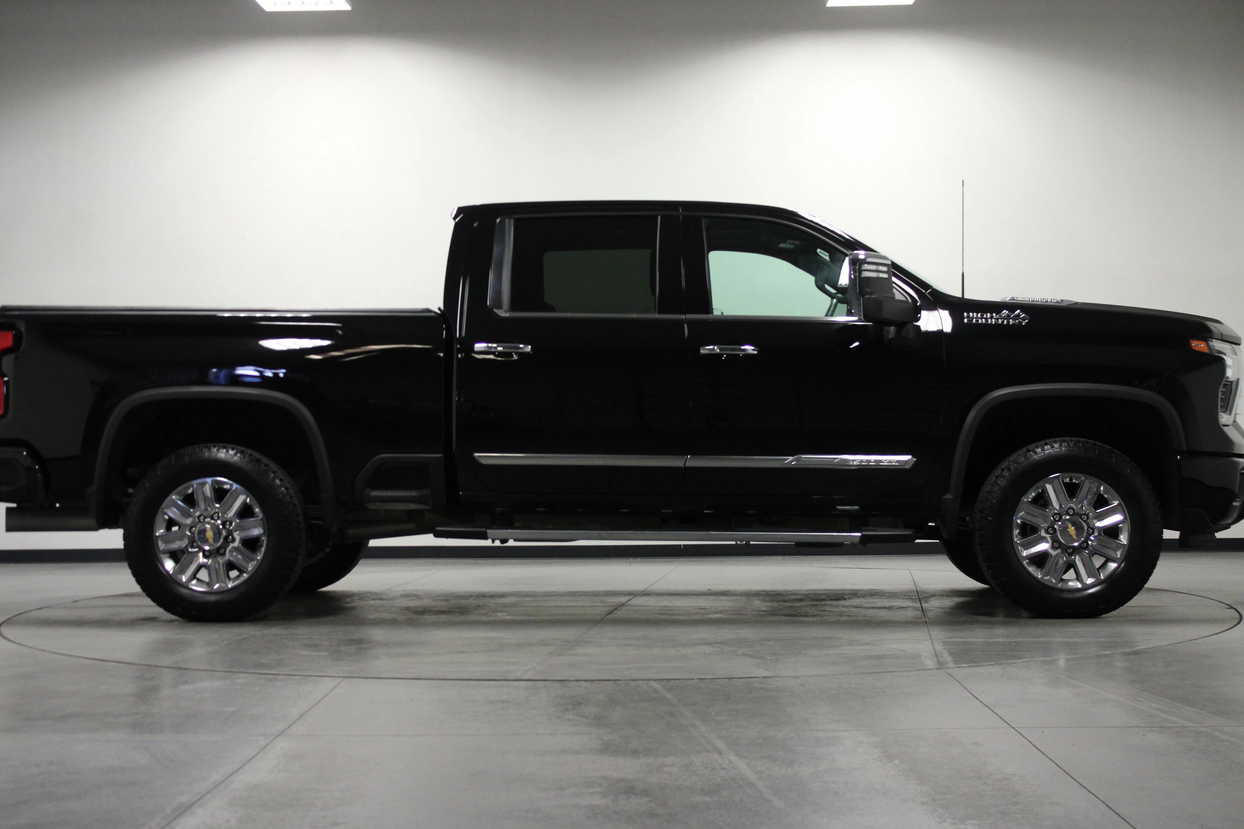 Used 2024 Black Chevrolet High Country image 3