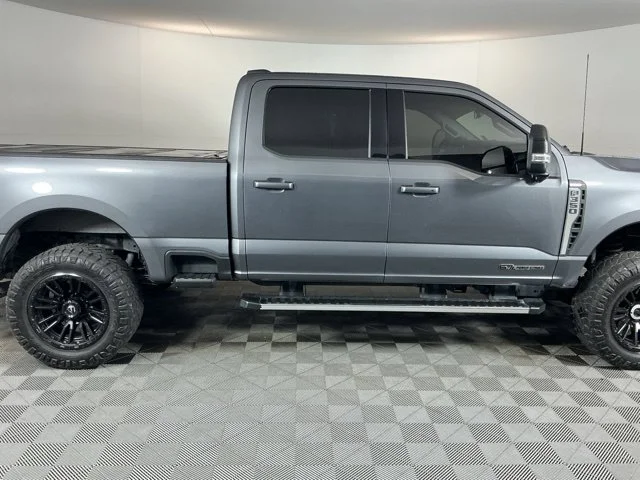 Used 2024  Ford Lariat image 4