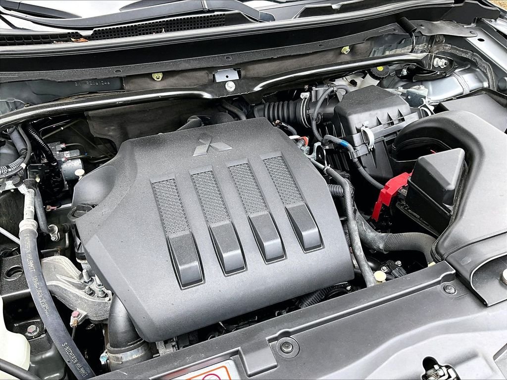 Used 2024 Gray Mitsubishi SE image 32